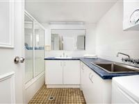 1 Bedroom Apartment Bathroom-BreakFree Cosmopolitan
