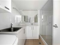 2 Bedroom Deluxe Apartment Bathroom-BreakFree Cosmopolitan